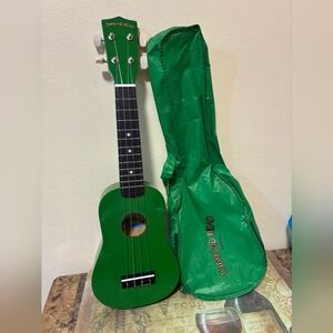 Diamond Head Green Ukulele with Case